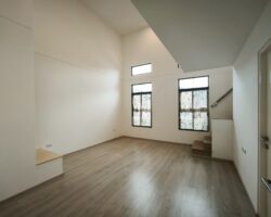 ขาย / ให้เช่า ทาวน์โฮม 2 ชั้น โครงการวิลลาจจิโอ 3 ศรีนครินทร์-บางนา เข้าออกได้หลายเส้นทาง ทั้งบางนา-ตราด กม.5 , ศรีนครินทร์ (หนามแดง) , เทพารักษ์ เดินทางไปเมกาบางนาเพียงไม่กี่นาที (เลียบทางด่วน) บ้านแปลงมุม มีชั้นลอยในห้องนอนใหญ่ Built ครัว และบริเวณที่วางทีวีเรียบร้อย