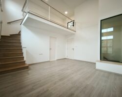 ขาย / ให้เช่า ทาวน์โฮม 2 ชั้น โครงการวิลลาจจิโอ 3 ศรีนครินทร์-บางนา เข้าออกได้หลายเส้นทาง ทั้งบางนา-ตราด กม.5 , ศรีนครินทร์ (หนามแดง) , เทพารักษ์ เดินทางไปเมกาบางนาเพียงไม่กี่นาที (เลียบทางด่วน) บ้านแปลงมุม มีชั้นลอยในห้องนอนใหญ่ Built ครัว และบริเวณที่วางทีวีเรียบร้อย