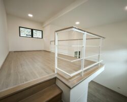 ขาย / ให้เช่า ทาวน์โฮม 2 ชั้น โครงการวิลลาจจิโอ 3 ศรีนครินทร์-บางนา เข้าออกได้หลายเส้นทาง ทั้งบางนา-ตราด กม.5 , ศรีนครินทร์ (หนามแดง) , เทพารักษ์ เดินทางไปเมกาบางนาเพียงไม่กี่นาที (เลียบทางด่วน) บ้านแปลงมุม มีชั้นลอยในห้องนอนใหญ่ Built ครัว และบริเวณที่วางทีวีเรียบร้อย