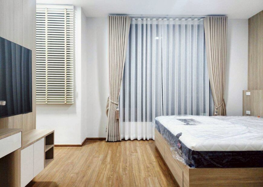 For rent: 2-story townhome in the Pleno Sukhumvit-Bangna 2, Good location, just 3 minutes from Mega Bangna. Fully furnished, with an awning in front of the house. Flooring and a roof for the awning at the back of the house. ready to move in.