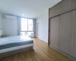 For rent: 2-story townhome in the Pleno Sukhumvit-Bangna 3 The front of the house is 6.65 meters wide, can park 2 cars, and also has a garden corner for planting trees. The location is near Mega Bangna and can travel via many routes, including Bangna-Trad and Buanakarin Road, Nam Daeng, Theparak. The front has a carport roof, the back has a roof extension and a kitchen is complete. Beautiful house, ready to move in.