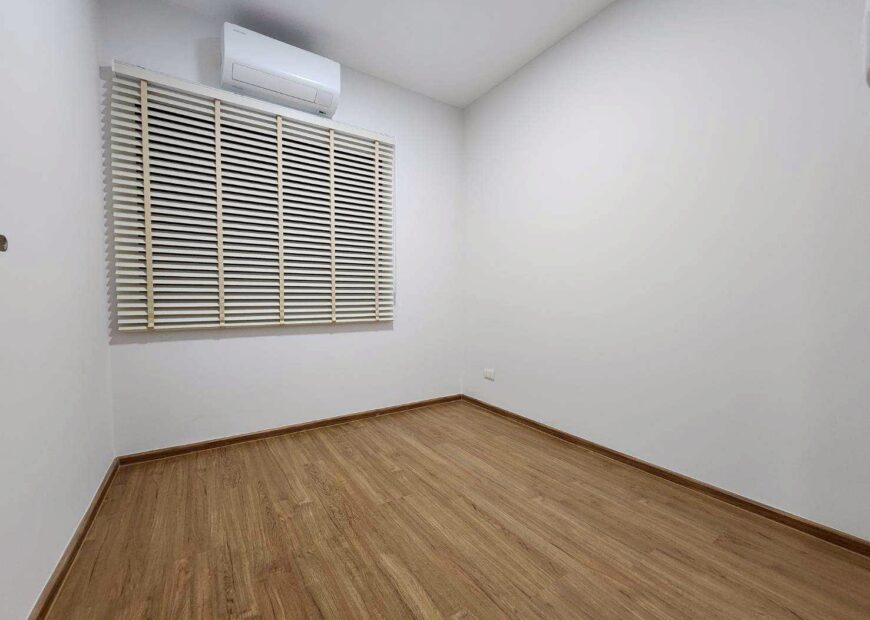 For rent: 2-story townhome in the Pleno Sukhumvit-Bangna 2, Good location, just 3 minutes from Mega Bangna. Fully furnished, with an awning in front of the house. Flooring and a roof for the awning at the back of the house. ready to move in.