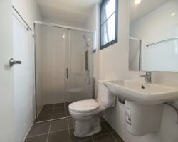 For rent: 2-story townhome in the Pleno Sukhumvit-Bangna 3 The front of the house is 6.65 meters wide, can park 2 cars, and also has a garden corner for planting trees. The location is near Mega Bangna and can travel via many routes, including Bangna-Trad and Buanakarin Road, Nam Daeng, Theparak. The front has a carport roof, the back has a roof extension and a kitchen is complete. Beautiful house, ready to move in.