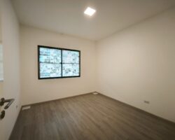 ขาย / ให้เช่า ทาวน์โฮม 2 ชั้น โครงการวิลลาจจิโอ 3 ศรีนครินทร์-บางนา เข้าออกได้หลายเส้นทาง ทั้งบางนา-ตราด กม.5 , ศรีนครินทร์ (หนามแดง) , เทพารักษ์ เดินทางไปเมกาบางนาเพียงไม่กี่นาที (เลียบทางด่วน) บ้านแปลงมุม มีชั้นลอยในห้องนอนใหญ่ Built ครัว และบริเวณที่วางทีวีเรียบร้อย