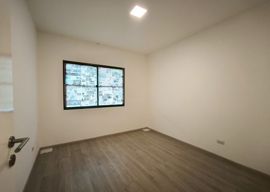 ขาย / ให้เช่า ทาวน์โฮม 2 ชั้น โครงการวิลลาจจิโอ 3 ศรีนครินทร์-บางนา เข้าออกได้หลายเส้นทาง ทั้งบางนา-ตราด กม.5 , ศรีนครินทร์ (หนามแดง) , เทพารักษ์ เดินทางไปเมกาบางนาเพียงไม่กี่นาที (เลียบทางด่วน) บ้านแปลงมุม มีชั้นลอยในห้องนอนใหญ่ Built ครัว และบริเวณที่วางทีวีเรียบร้อย