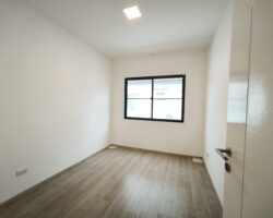 ขาย / ให้เช่า ทาวน์โฮม 2 ชั้น โครงการวิลลาจจิโอ 3 ศรีนครินทร์-บางนา เข้าออกได้หลายเส้นทาง ทั้งบางนา-ตราด กม.5 , ศรีนครินทร์ (หนามแดง) , เทพารักษ์ เดินทางไปเมกาบางนาเพียงไม่กี่นาที (เลียบทางด่วน) บ้านแปลงมุม มีชั้นลอยในห้องนอนใหญ่ Built ครัว และบริเวณที่วางทีวีเรียบร้อย